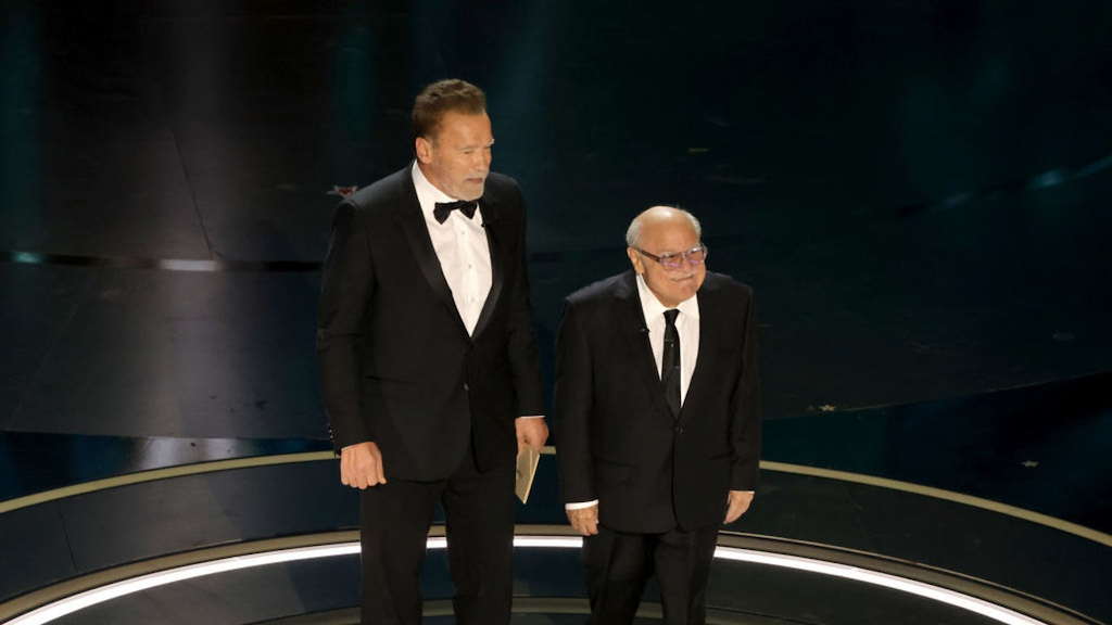 Arnold Schwarzenegger and Danny DeVito at the 2024 Oscars 