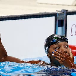 U.S. Swimmer Simone Manuel Makes History With Olympic Gold in 100m Freestyle