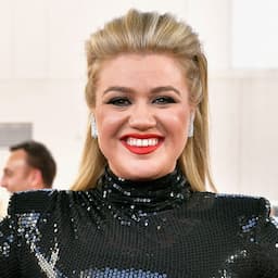 Kelly Clarkson Mocks Altered 'Voice' Promo Pic: 'This Is What I Would Look Like With a Boob Job'