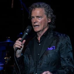 B.J. Thomas, 'Hooked on a Feeling' Singer, Dead at 78 From Lung Cancer