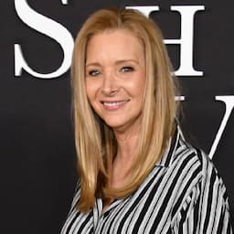 Lisa Kudrow Supports Pals Courteney Cox and Mira Sorvino on Red Carpet