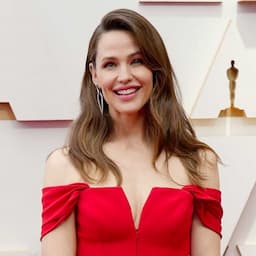 Jennifer Garner Makes Elegant Arrival at 2022 Oscars
