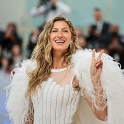 Gisele Bündchen Smiles in Rare Pic With Sisters -- Including Her Twin!
