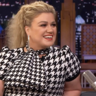 Kelly Clarkson Continues to Have Taylor Swift's Back!