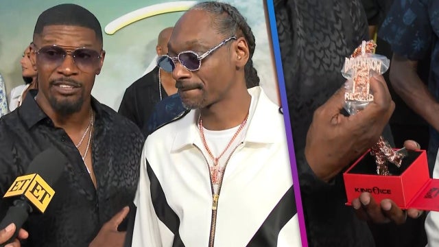 Snoop Dogg Gifts Jamie Foxx Death Row Chain and Dishes on Reuniting With Dr. Dre 30 Years Later 