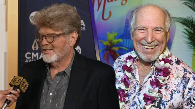 CMAs: Jimmy Buffett’s Bandmate Mac McAnally Calls Performing in Singer’s Honor ‘Therapy’ (Exclusive)