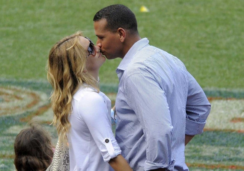 Kate Hudson and Alex Rodriguez Kiss at a Yankees Family Picnic Day in 2009