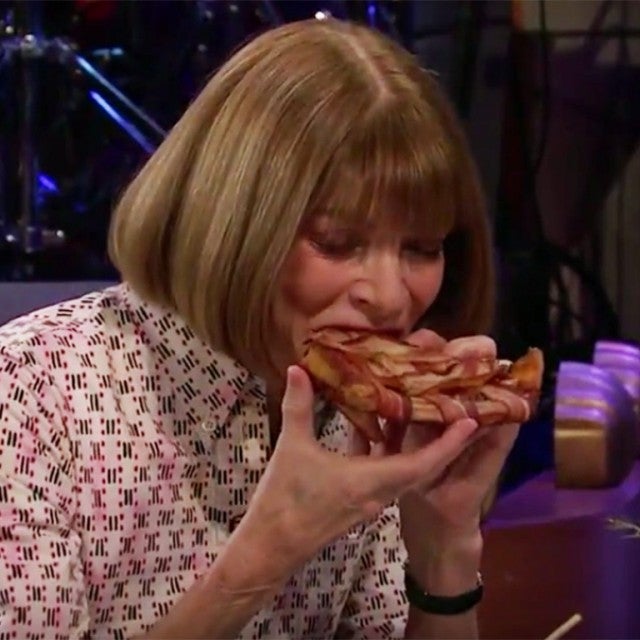 Anna Wintour eats pizza